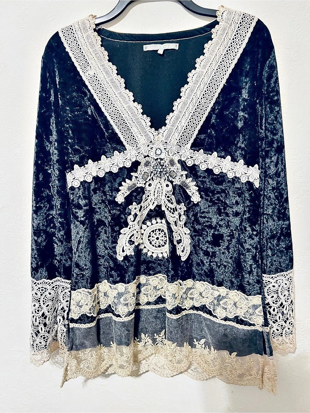 Velvet Lace Trim Tunic in Black & White Like New
